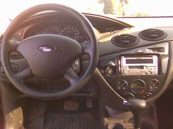 2004 Ford Focus Photos
