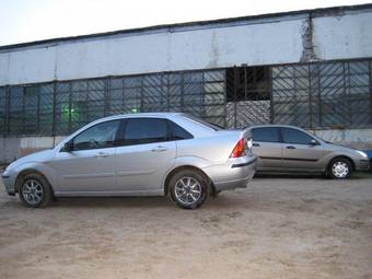 2004 Ford Focus Photos