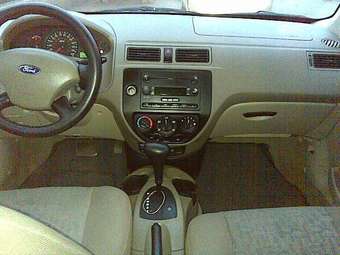 2005 Ford Focus Photos