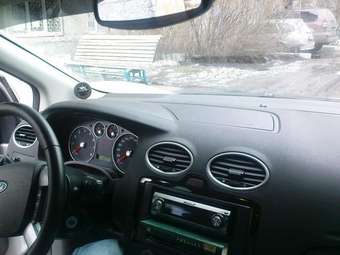 2005 Ford Focus Photos