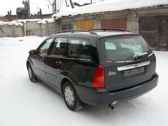 2005 Ford Focus Photos