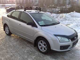 2005 Ford Focus Photos