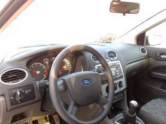2005 Ford Focus Photos