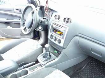 2005 Ford Focus Photos