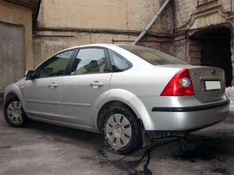 2005 Ford Focus Photos