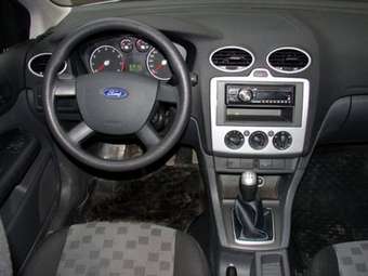 2005 Ford Focus Photos