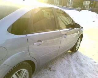2005 Ford Focus Photos