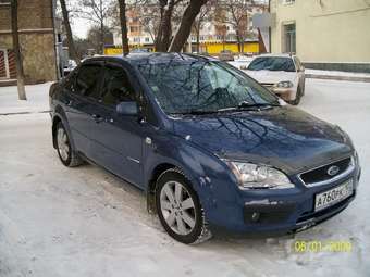 2005 Ford Focus Photos