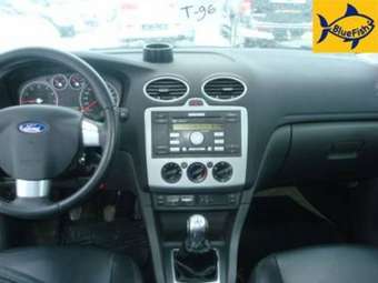 2005 Ford Focus Photos
