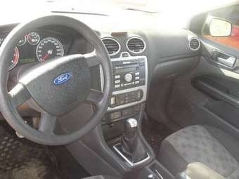 2005 Ford Focus Photos