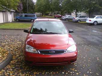 2005 Ford Focus Photos