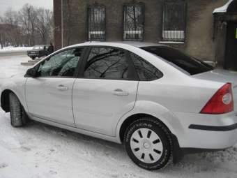 2005 Ford Focus Photos