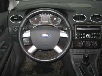 2005 Ford Focus Pictures