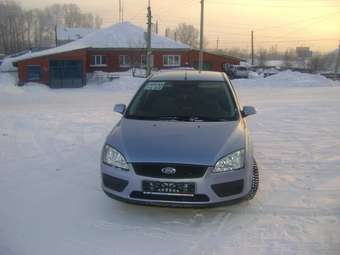 2005 Ford Focus Photos