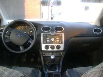 2005 Ford Focus Photos