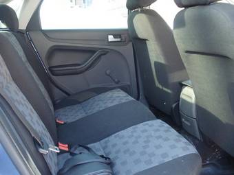 2005 Ford Focus Photos