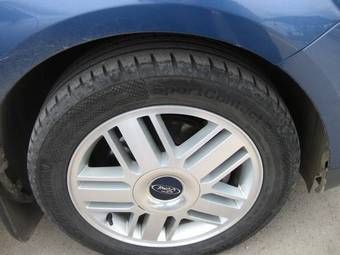 2005 Ford Focus Photos