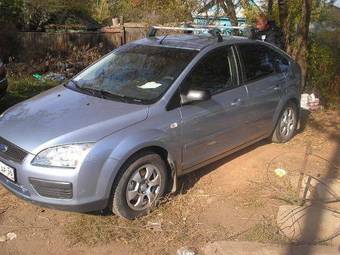 2005 Ford Focus Photos