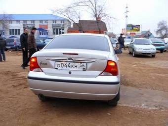 2005 Ford Focus Photos