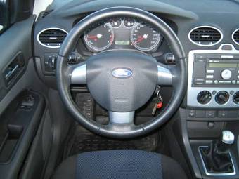 2005 Ford Focus Pictures