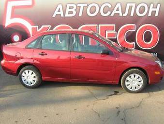 2005 Ford Focus Photos