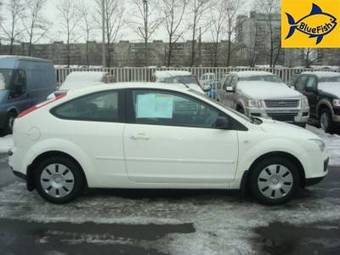 2005 Ford Focus Photos