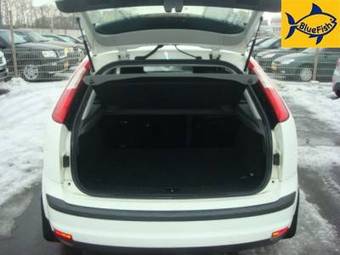 2005 Ford Focus Photos