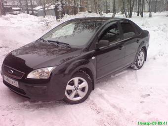 2005 Ford Focus Photos
