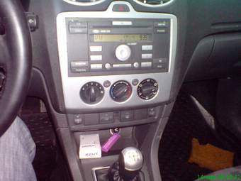 2005 Ford Focus Photos