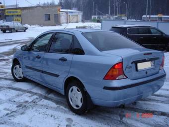 2005 Ford Focus Photos