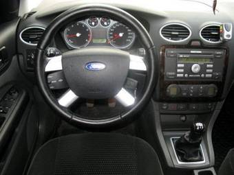 2005 Ford Focus Pictures
