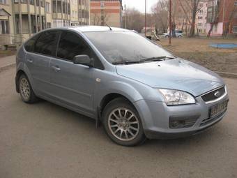 2005 Ford Focus Photos