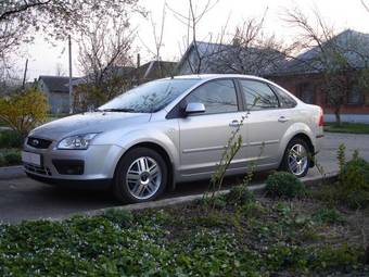 2005 Ford Focus Pictures