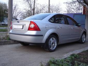 2005 Ford Focus Photos