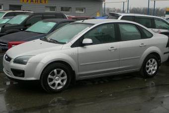 2005 Ford Focus Photos