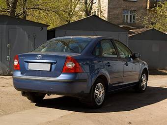 2005 Ford Focus Photos