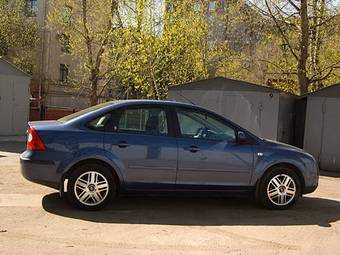2005 Ford Focus Photos