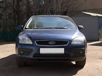 2005 Ford Focus Photos