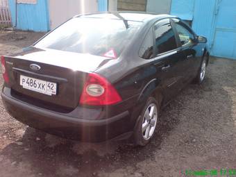 2005 Ford Focus Photos