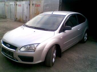 2005 Ford Focus Photos