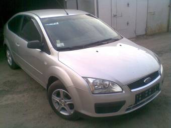 2005 Ford Focus Photos