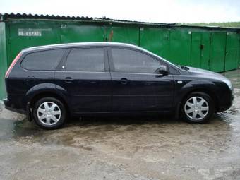 2005 Ford Focus Photos