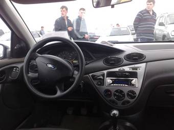 2005 Ford Focus Photos