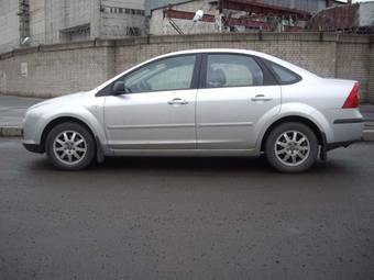 2005 Ford Focus Photos