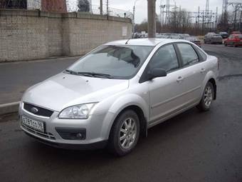 2005 Ford Focus Photos