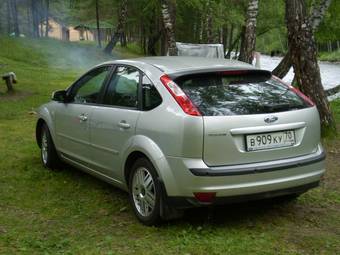 2005 Ford Focus Photos