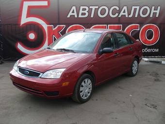 2005 Ford Focus Photos