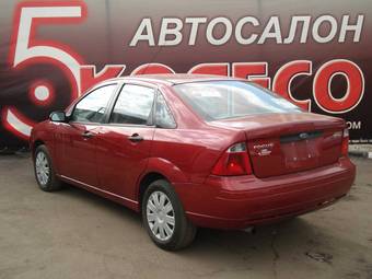 2005 Ford Focus Photos