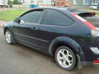 2005 Ford Focus Photos