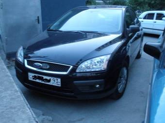 2005 Ford Focus Photos
